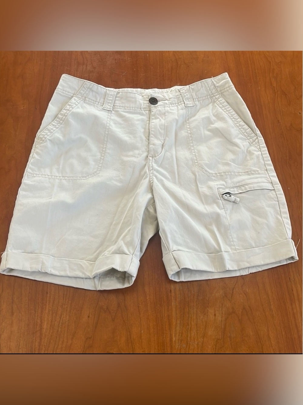 Croft & Barrow Roll Cuff Khaki Tan Cargo Shorts in Natural Fit Stretch Cotton.